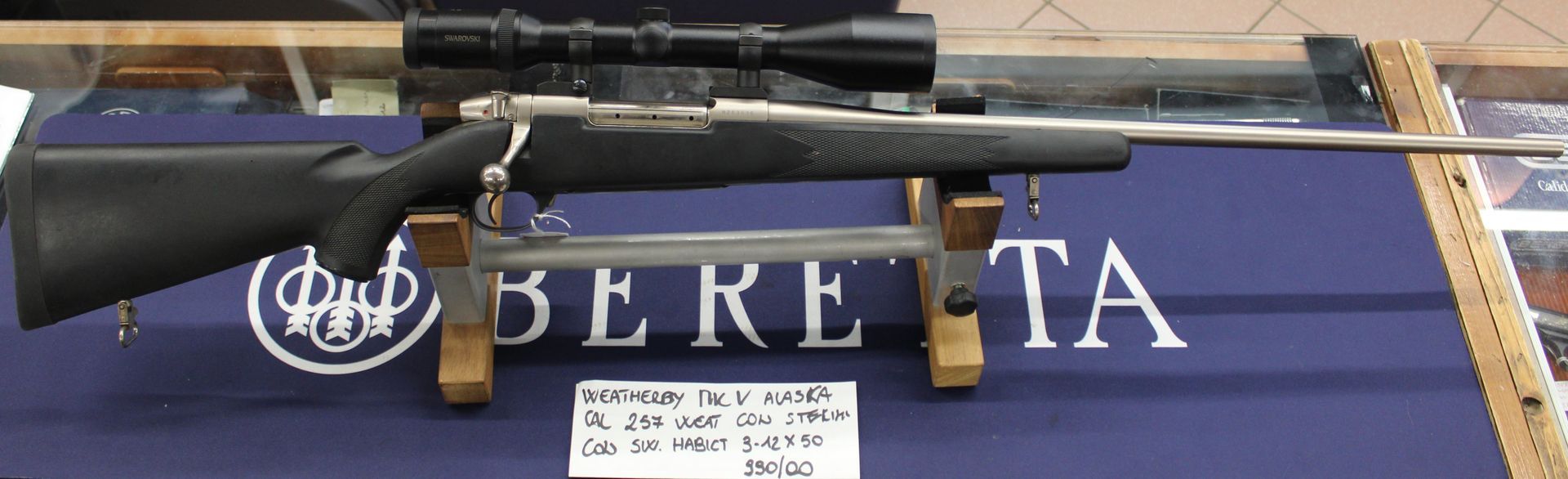 Weatherby MKV Alaska calibro 257 Weath con Stecker e ottica Swarovski Habict 3-12x50.
Prezzo di 990,00€