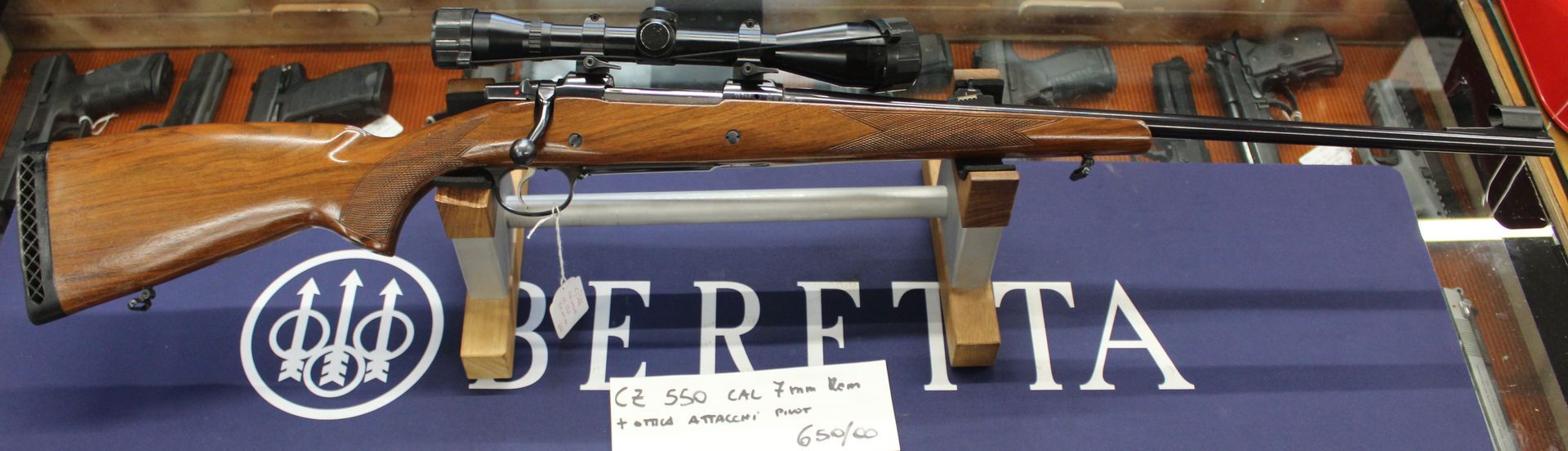 Carabina otturatore girevole CZ modello 550 calibro 7mm Rem. Mag. con ottica e attacchi a Pivot.
Prezzo di 650,00€
