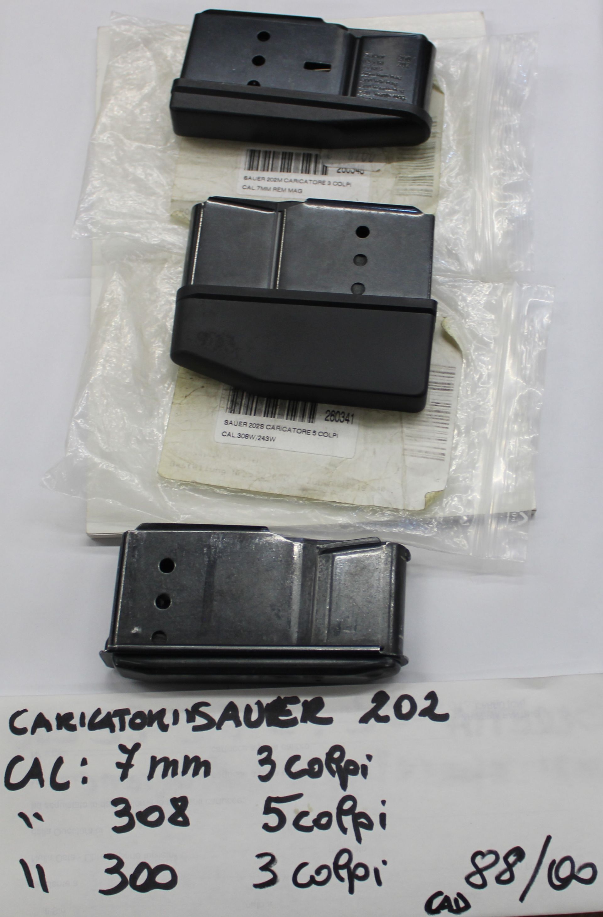 Caricatori per carabina Sauer 202 nei seguenti calibri:
308:                           : 5 colpi
300 Win. Mag         : 3 colpi 
Prezzo di 88,00€ a caricatore