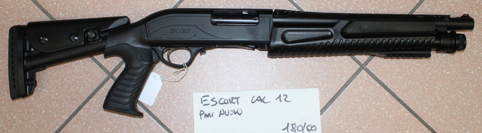 Fucile a pompa Escort calibro 12.
Pari al nuovo.
Prezzo 180,00€