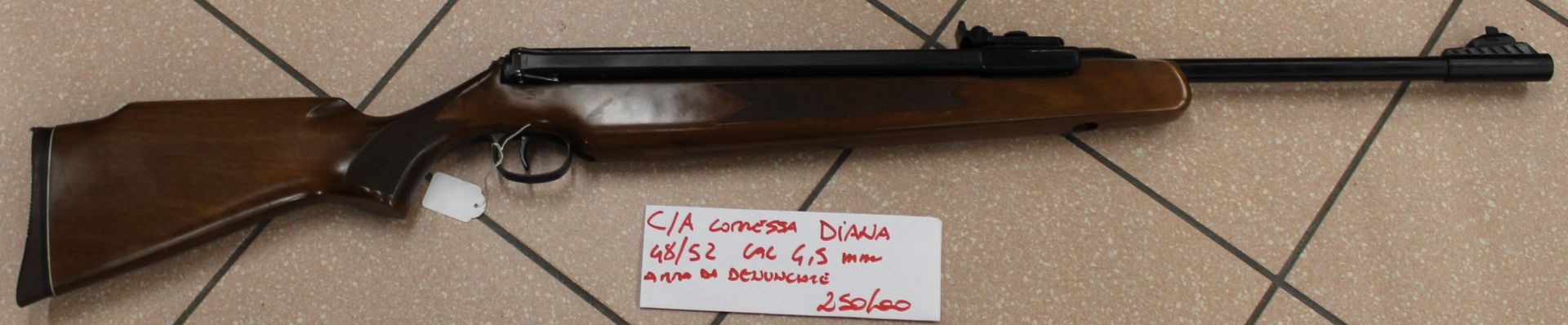 Carabina aria compressa Diana 48/52 calibro 4.5 mm. Arma da denunciare.
Prezzo di 250,00€
