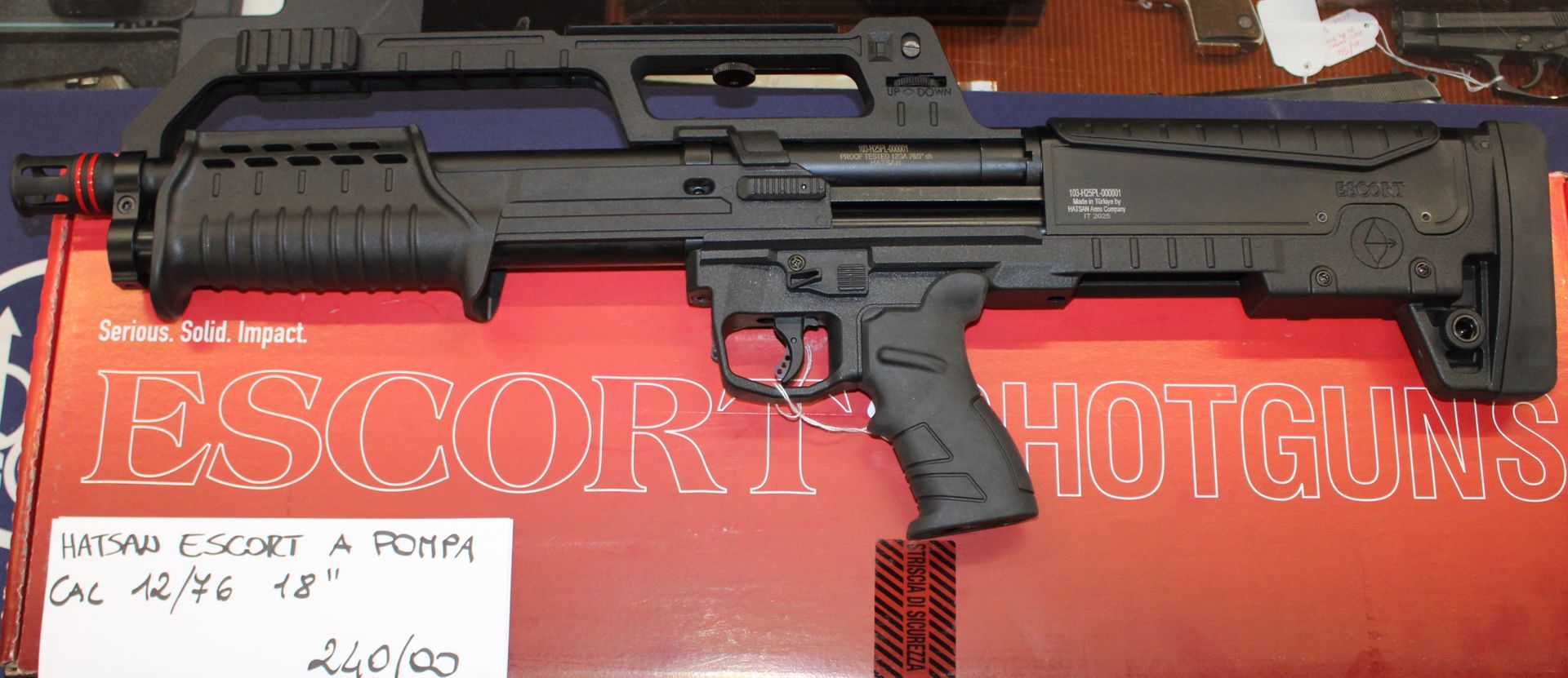 Fucile a pompa Hatsan Escort calibro 12/76 con canna da 18