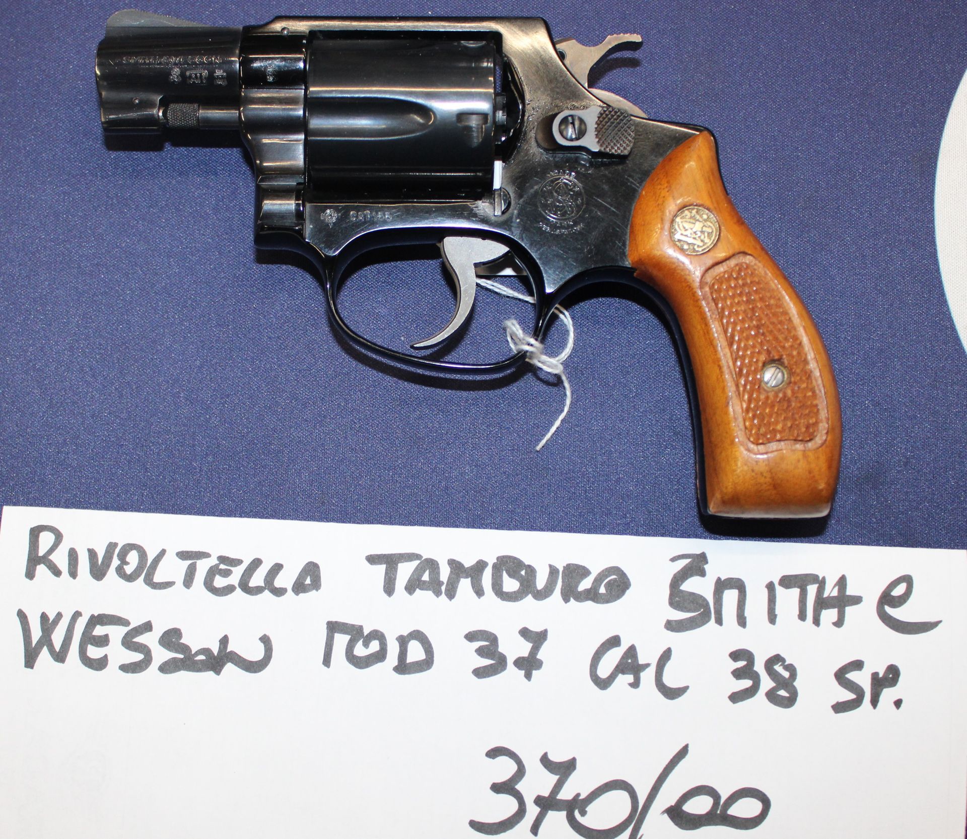 Smith & Wesson modello 37 calibro 38 Special.
Prezzo di 370,00€
