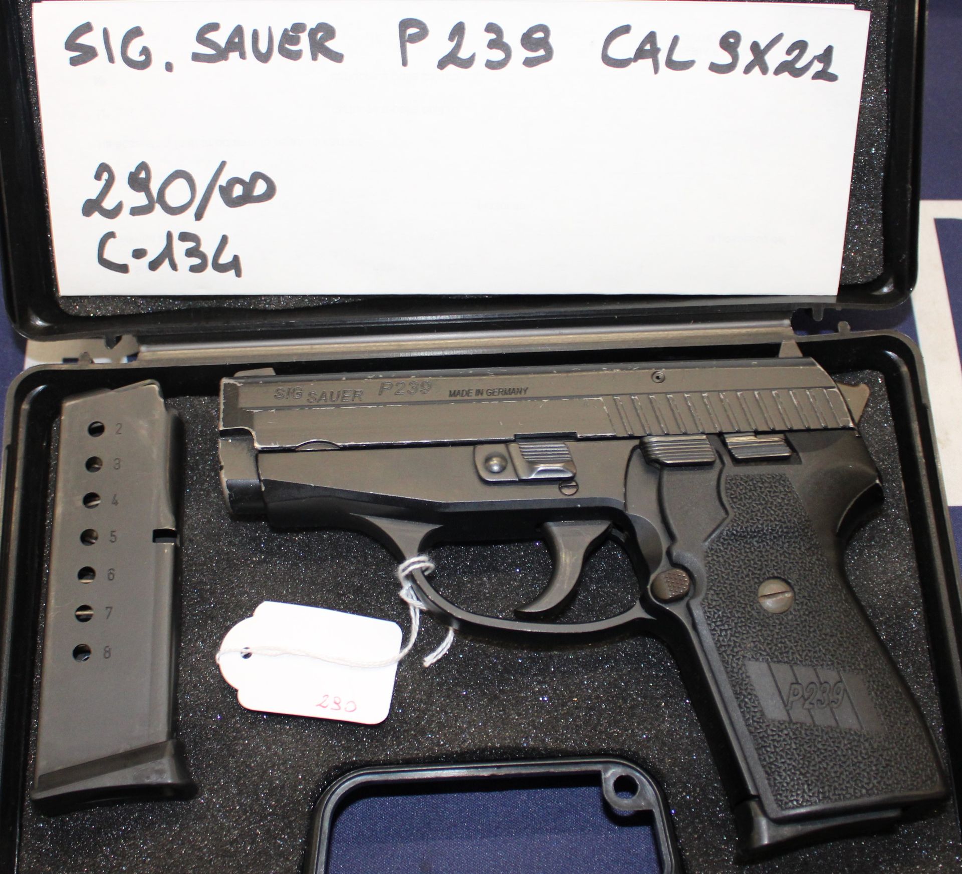 Pistola semiautomatica Sig.Sauer modello P239 calibro 9x21.
Prezzo di 290,00€
