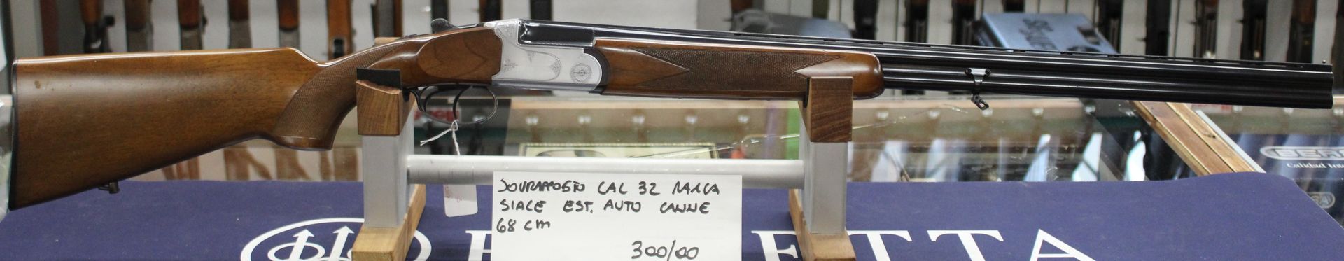 Sovrapposto calibro 32 SIACE con estrattori automatici  e canne lunghe 68 centimetri.
Prezzo di 300,00€