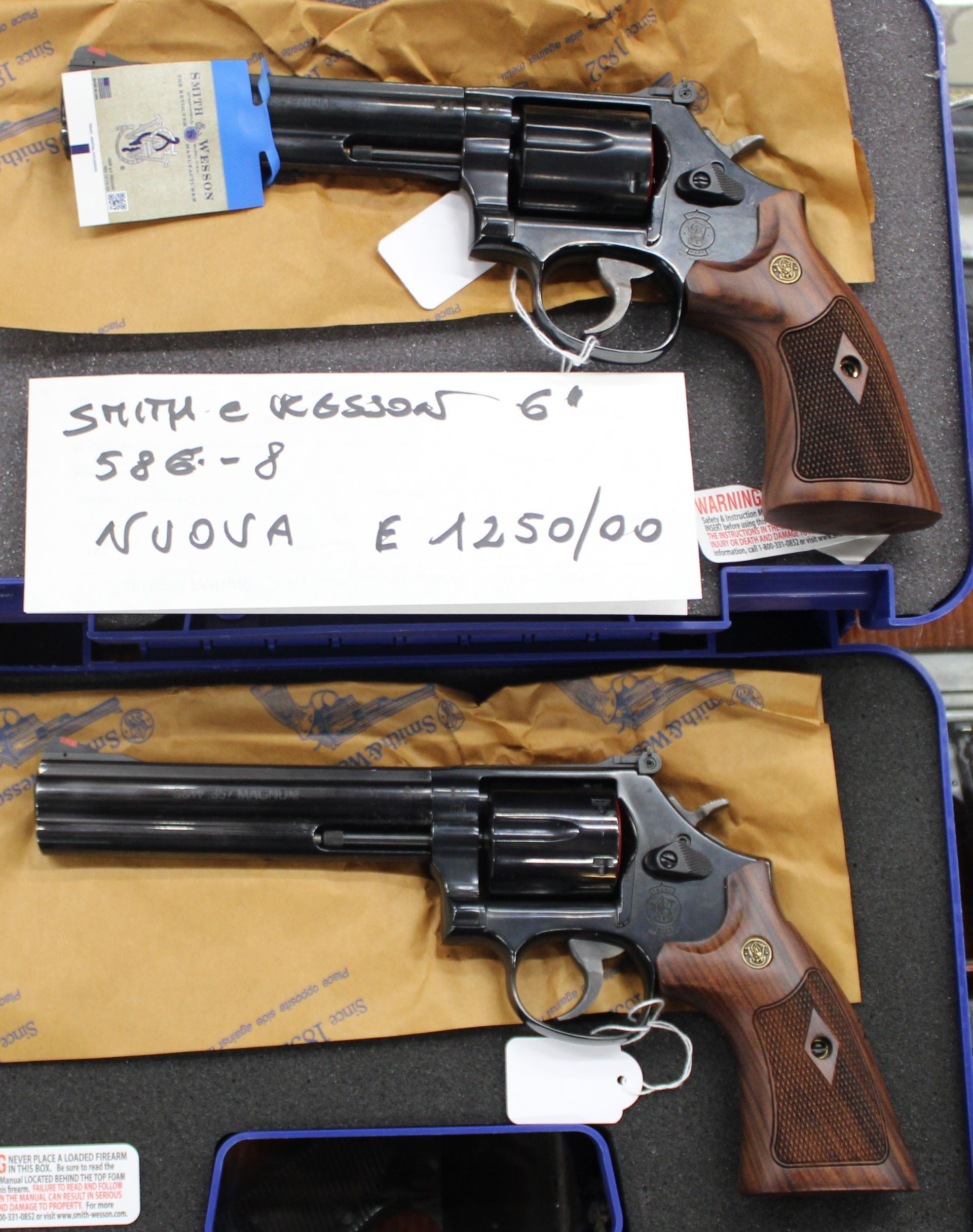 Rivoltella tamburo Smith & Wesson modello 686-8 calibro 357 Magnum.
Armi NUOVE!!
Prezzo di 1250,00€  a pezzo