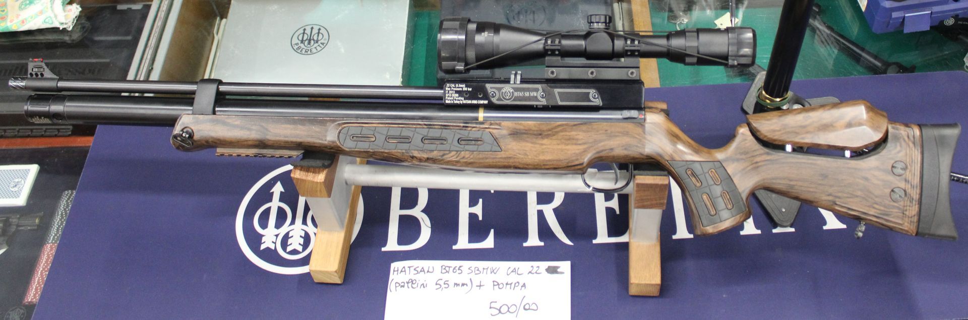 Carabina PCP Hatsan BT65 SB MW calibro 5.5 mm compreso di pompa per la ricarica della bombola.
Prezzo di 500,00€