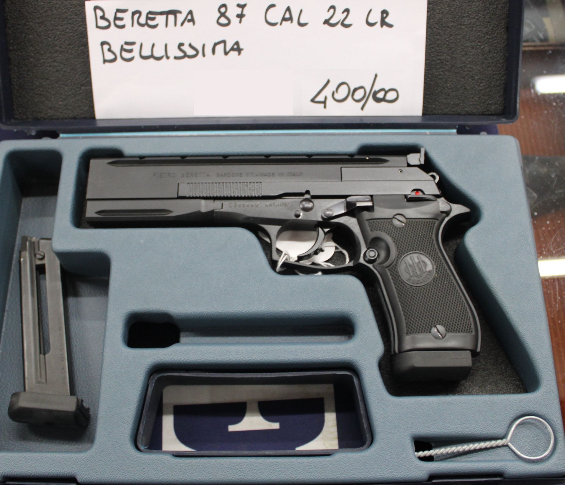 Pistola semiautomatica P.Beretta modello 87 calibro 22 l.r..
Bellissima.
Prezzo di 400,00€