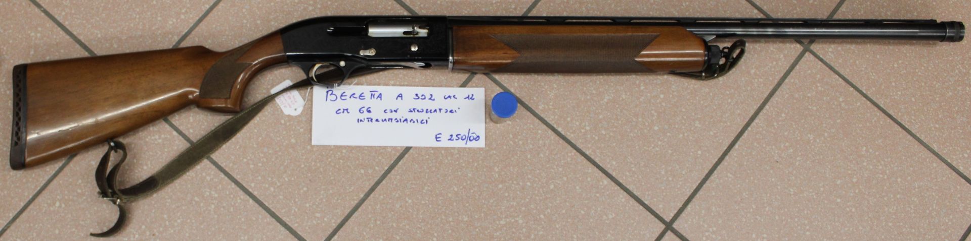 Fucile semiautomatico P.Beretta modello A302 calibro 12 con canne da 66, centimetri e strozzatori intercambiabili.
Prezzo di 250,00€