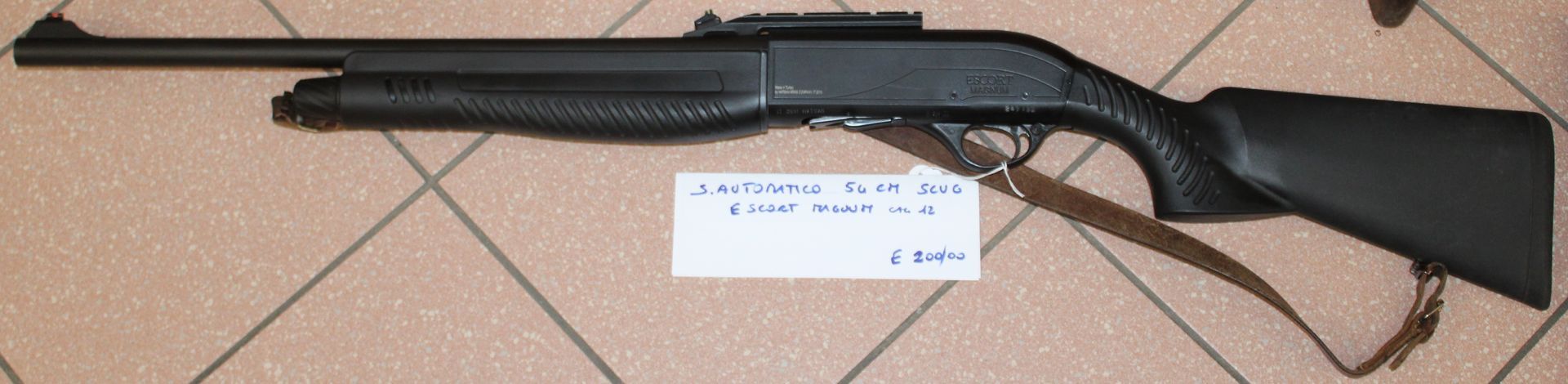Fucile semiautomatico Hatsan Escort Magnum calibro 12 canna da 54 centimetri.
Prezzo di 200,00€ 