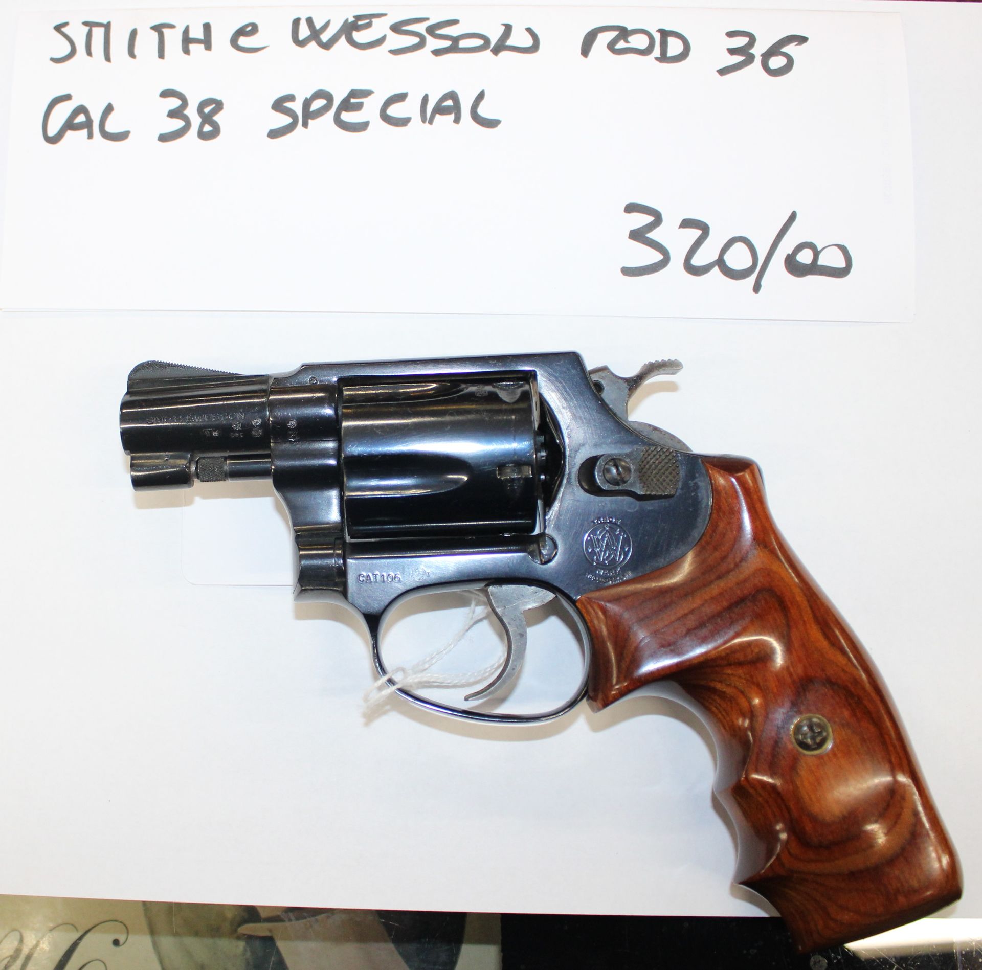 Rivoltella tamburo Smith & Wesson modello 36 calibro 38 special.
Prezzo di 320,00€