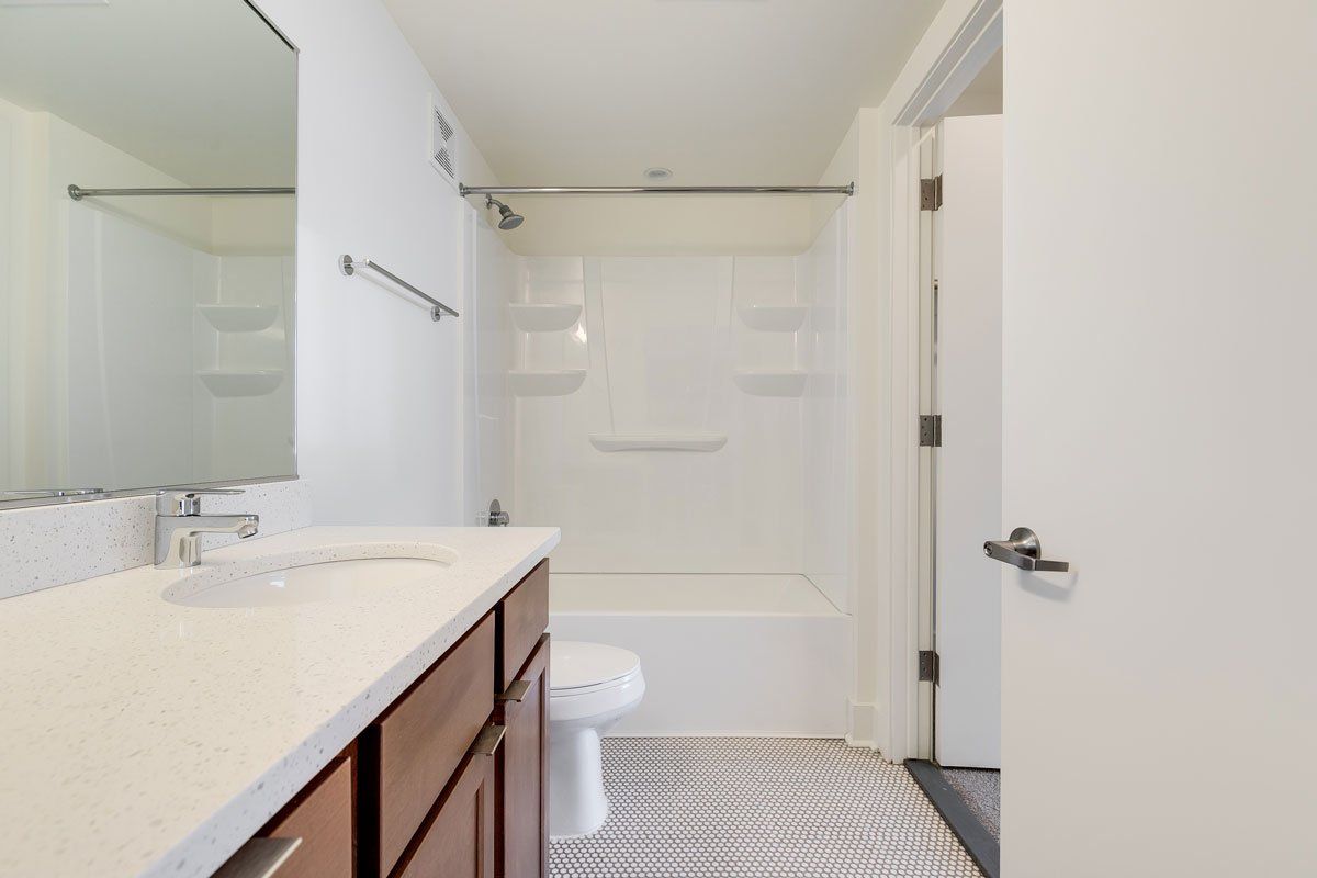 1004 Thompson Bathroom