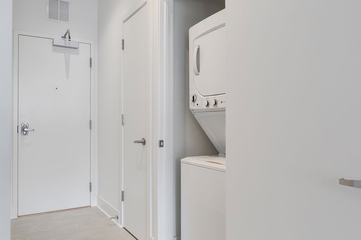 1004 Thompson Laundry Unit