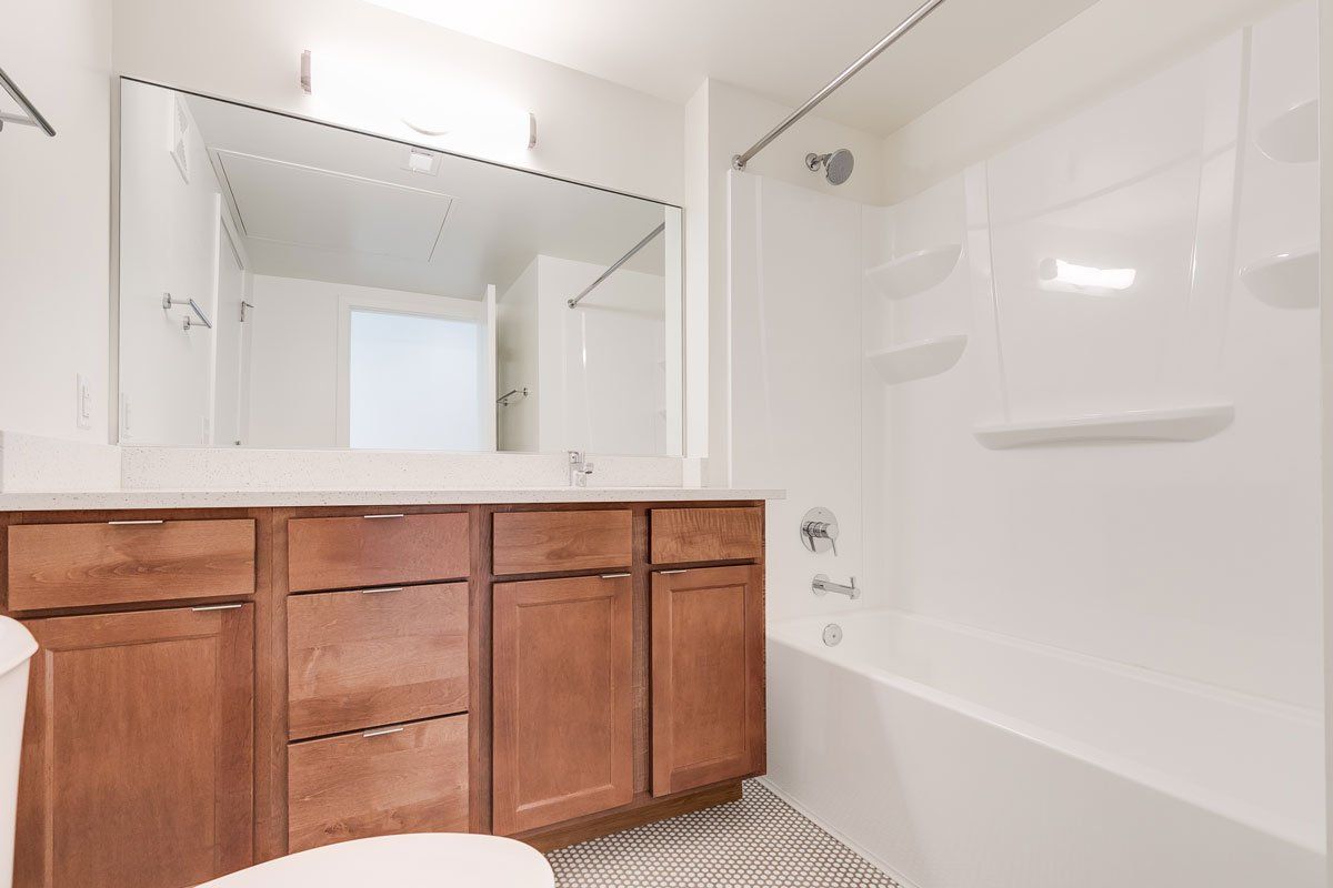 1004 Thompson Bathroom