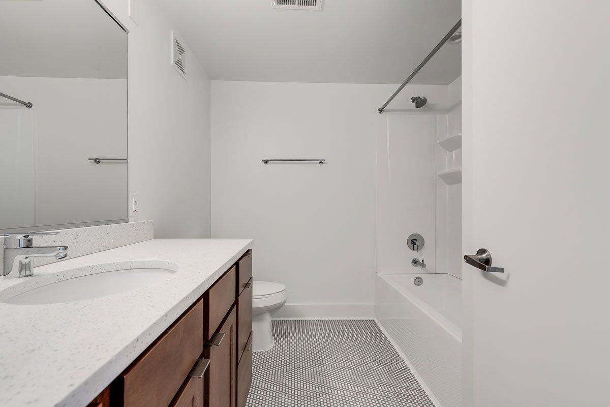 1004 Thompson Bathroom