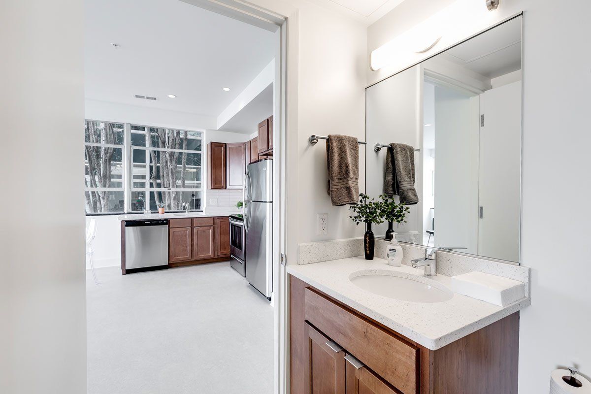 1004 Thompson Bathroom