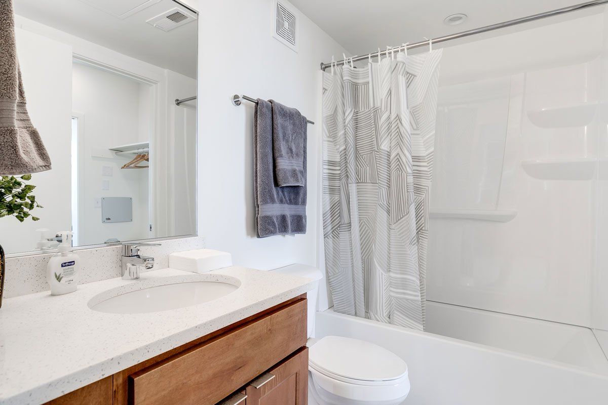 1004 Thompson Bathroom