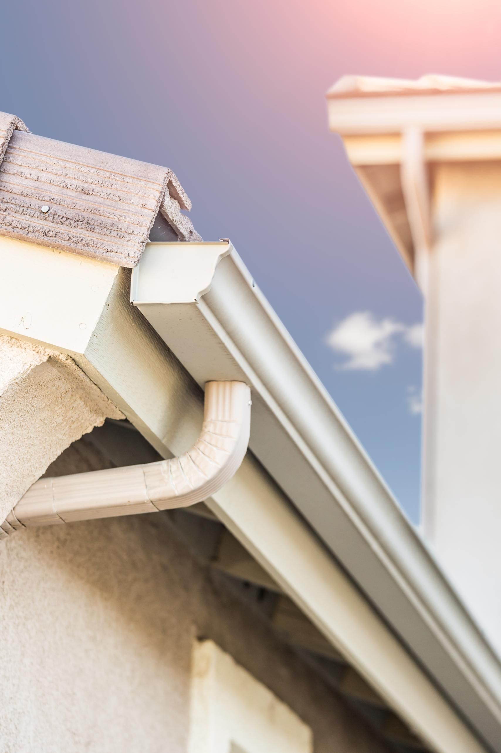 A close up of a gutter on the side of a building.