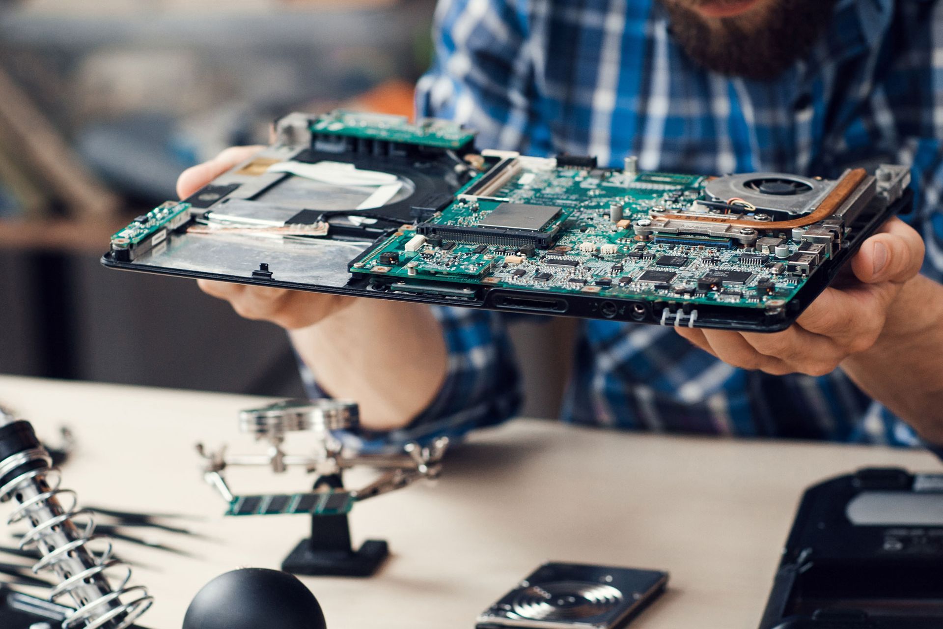 REPARACIÓN Y MANTENIMIENTO PC