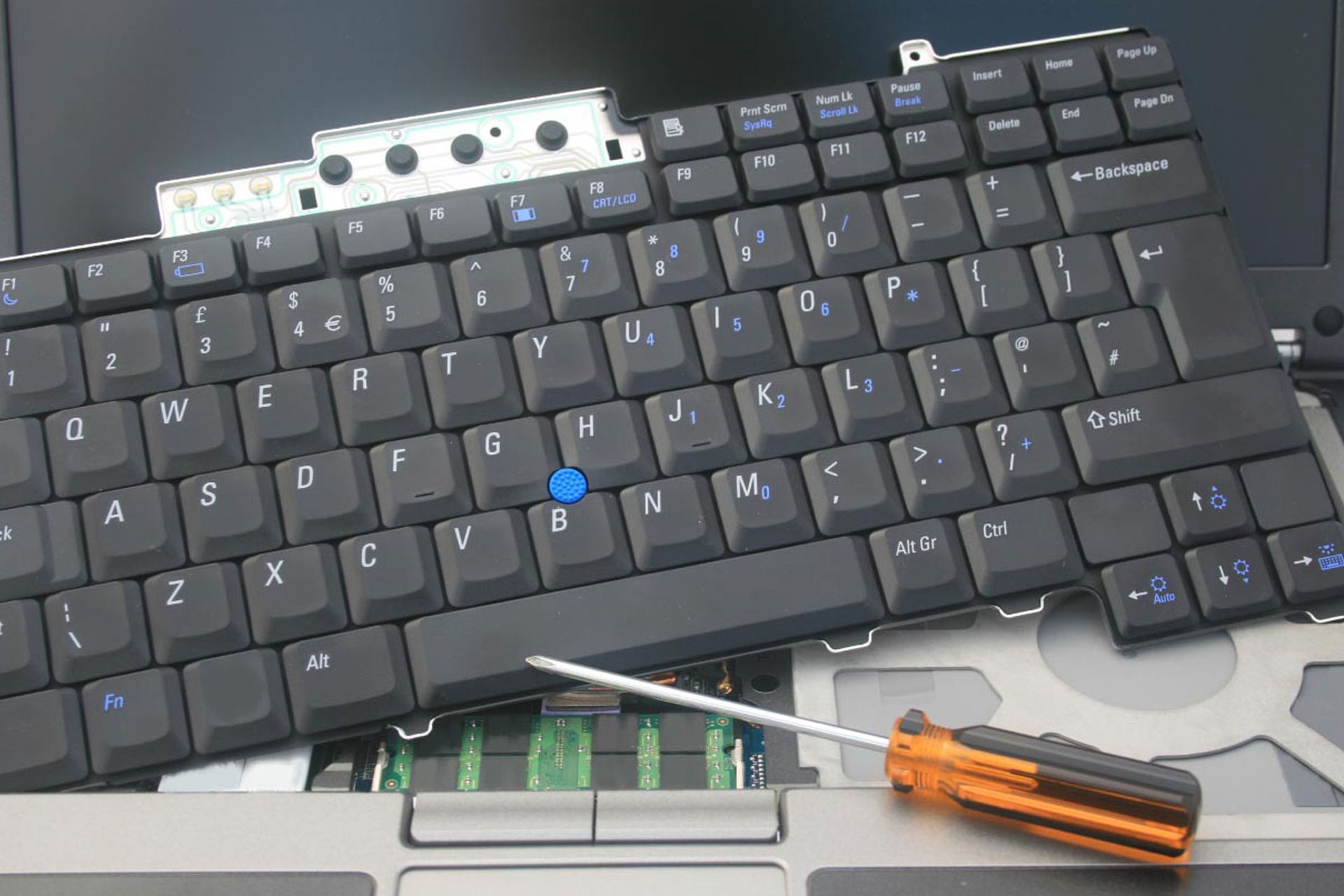 REPARACIÓN Y MANTENIMIENTO PC