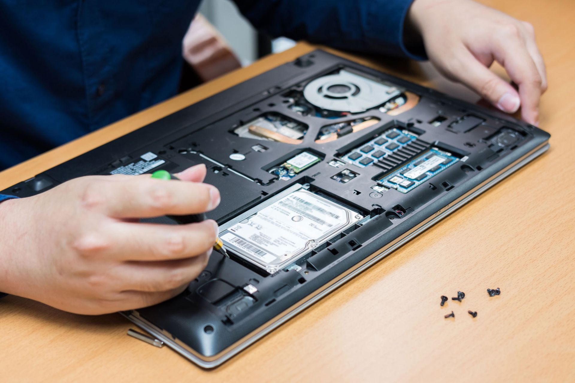 REPARACIÓN Y MANTENIMIENTO PC