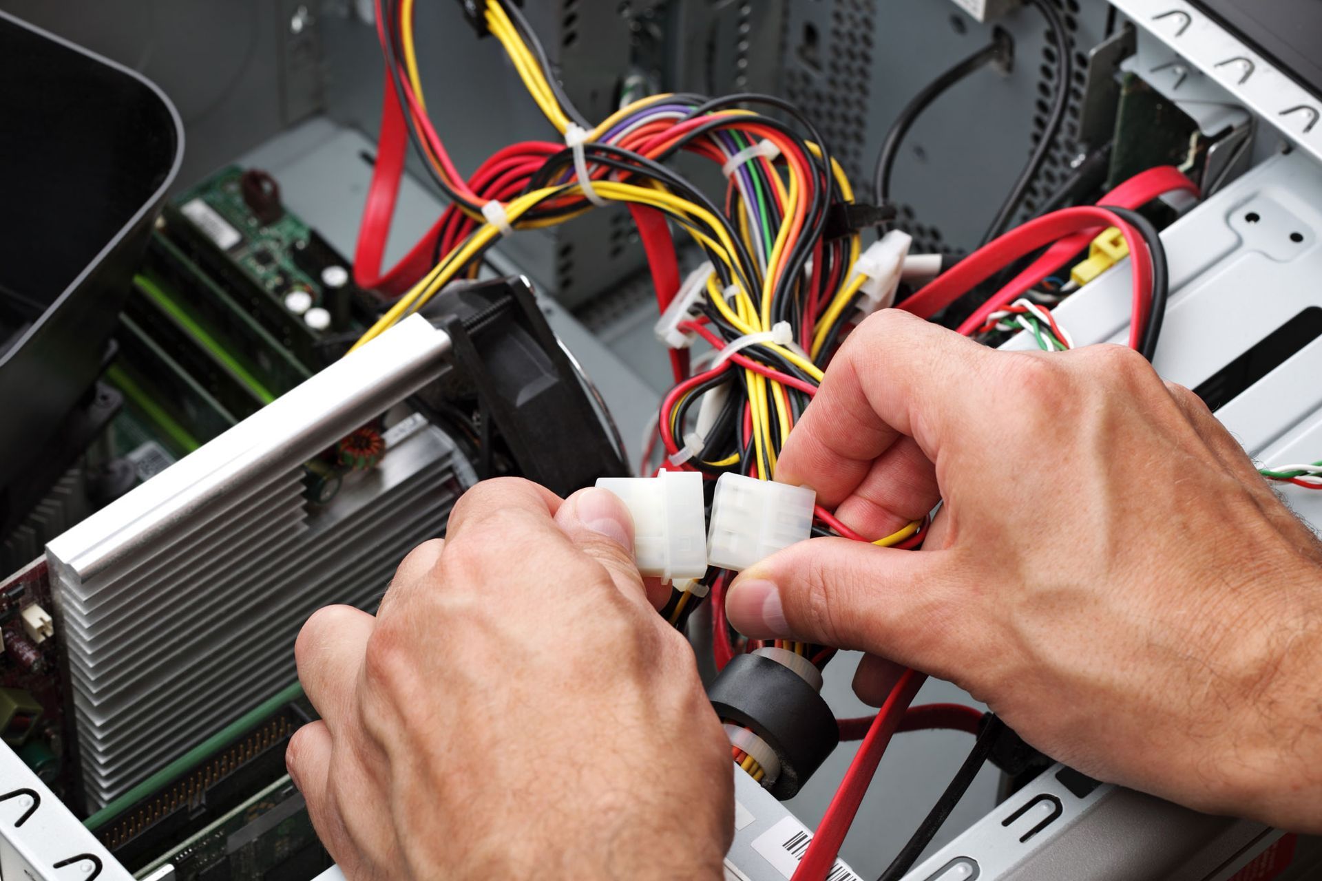 REPARACIÓN Y MANTENIMIENTO PC