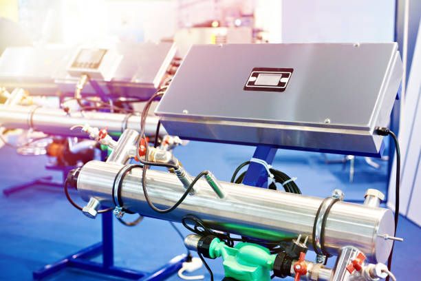 A machine is sitting on top of a table in a room.