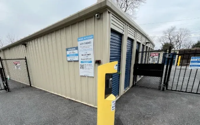 Drive Up Units & Gate