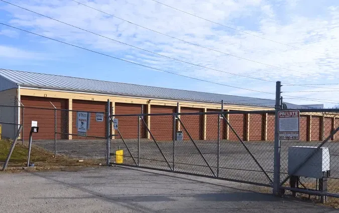 Front of Facility & Gate Entrance