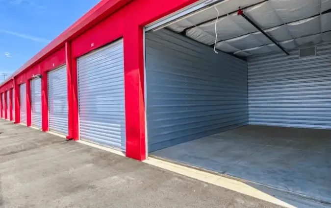 Exterior self storage unit