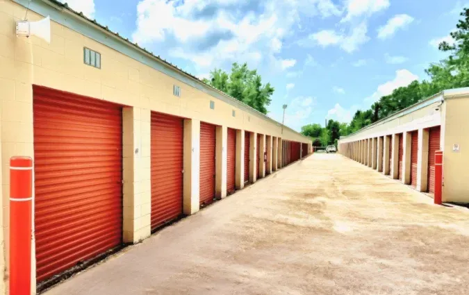 Exterior self storage units