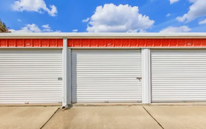 Exterior self storage units