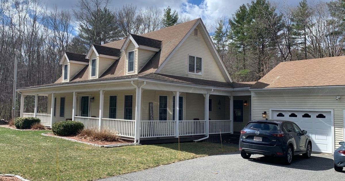 Image of house in Upton, MA, before roof replacement