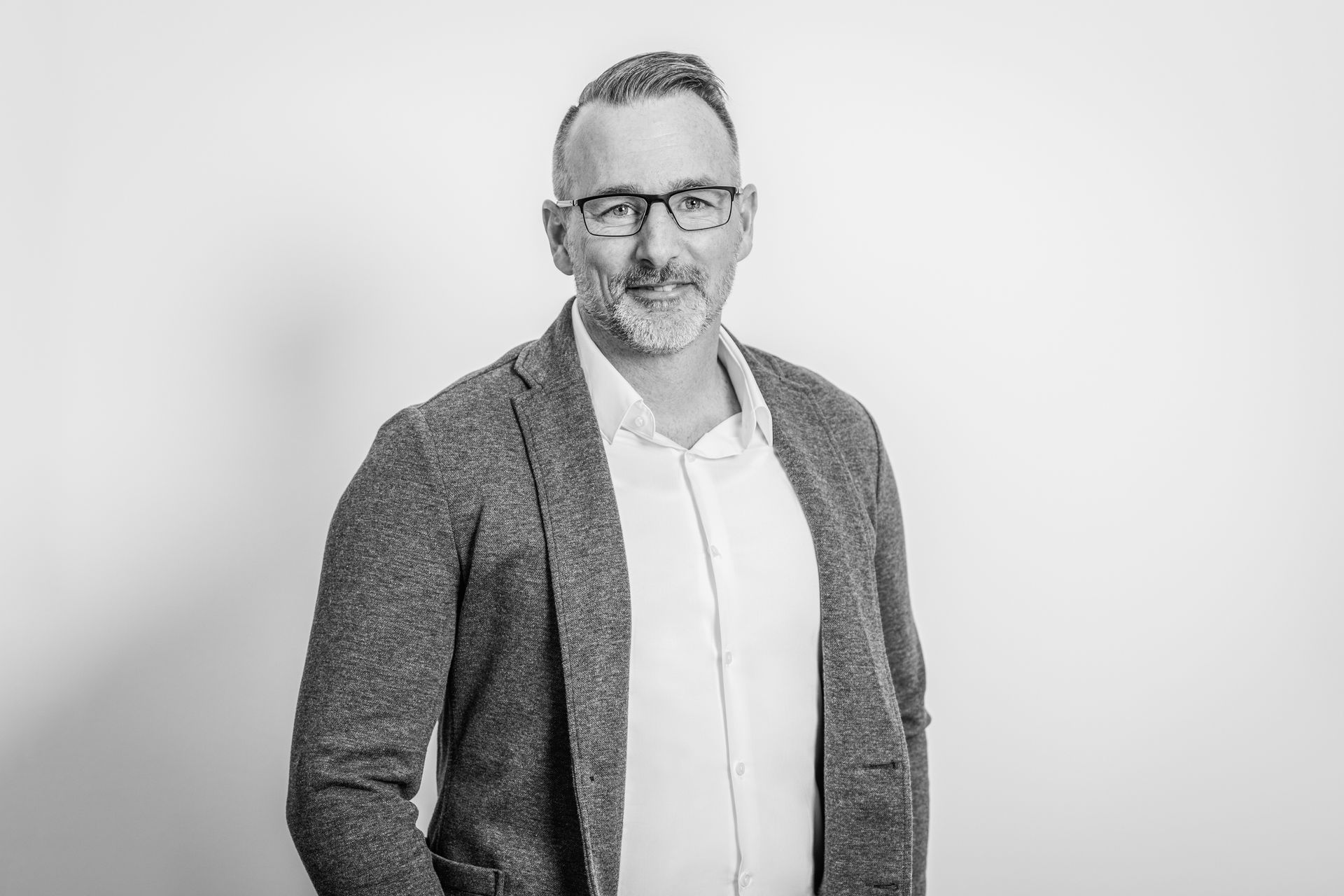 EIS Aschaffenburg Mitarbeiter Björn in einer neuen Rolle als technischer Leiter bei Elkay