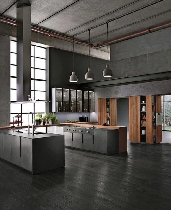 O bucătărie cu o insulă mare și o mulțime de dulapuri