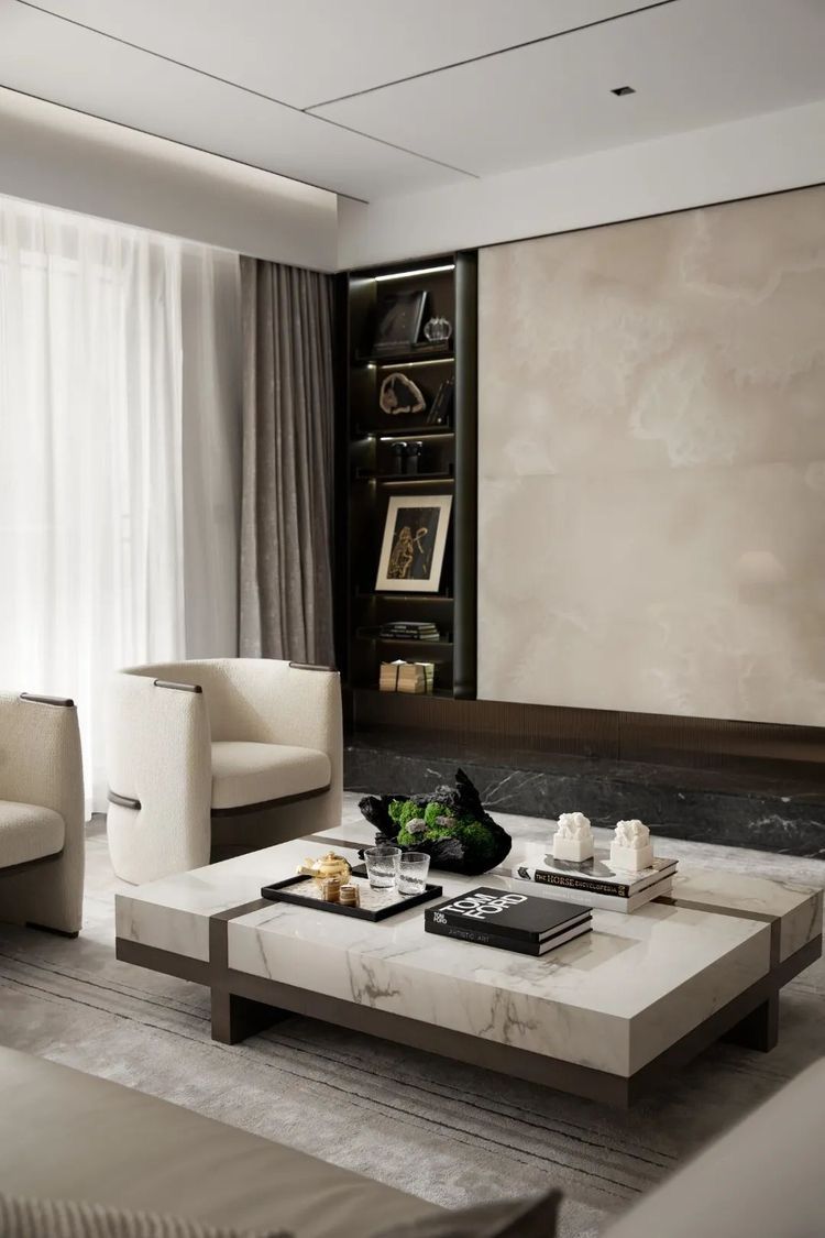 Exista o masuta de cafea in mijlocul sufrageriei.