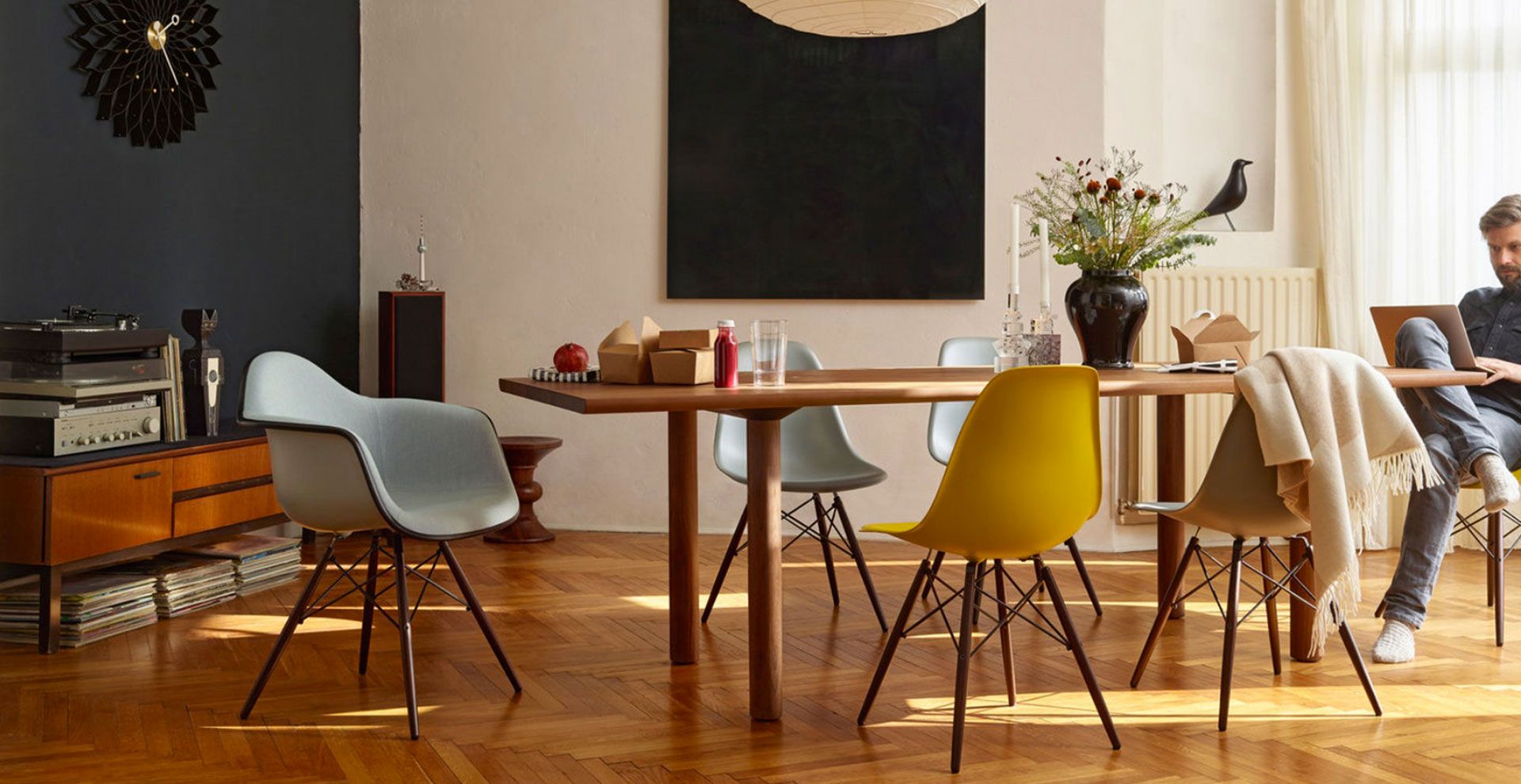 Eames Plastic Chair, o piesa de mobilier iconica