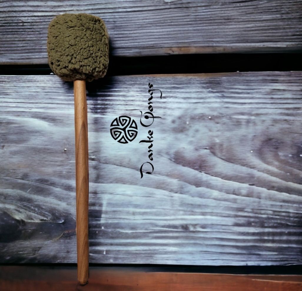 Mazo mediano para Gong de mano. Corderito sintético. Largo 42 cm. Peso 324 Grs.