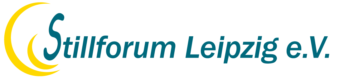 Logo des Stillforums Leipzig e.V., mit einem Halbmondmotiv und türkisfarbenem Text.