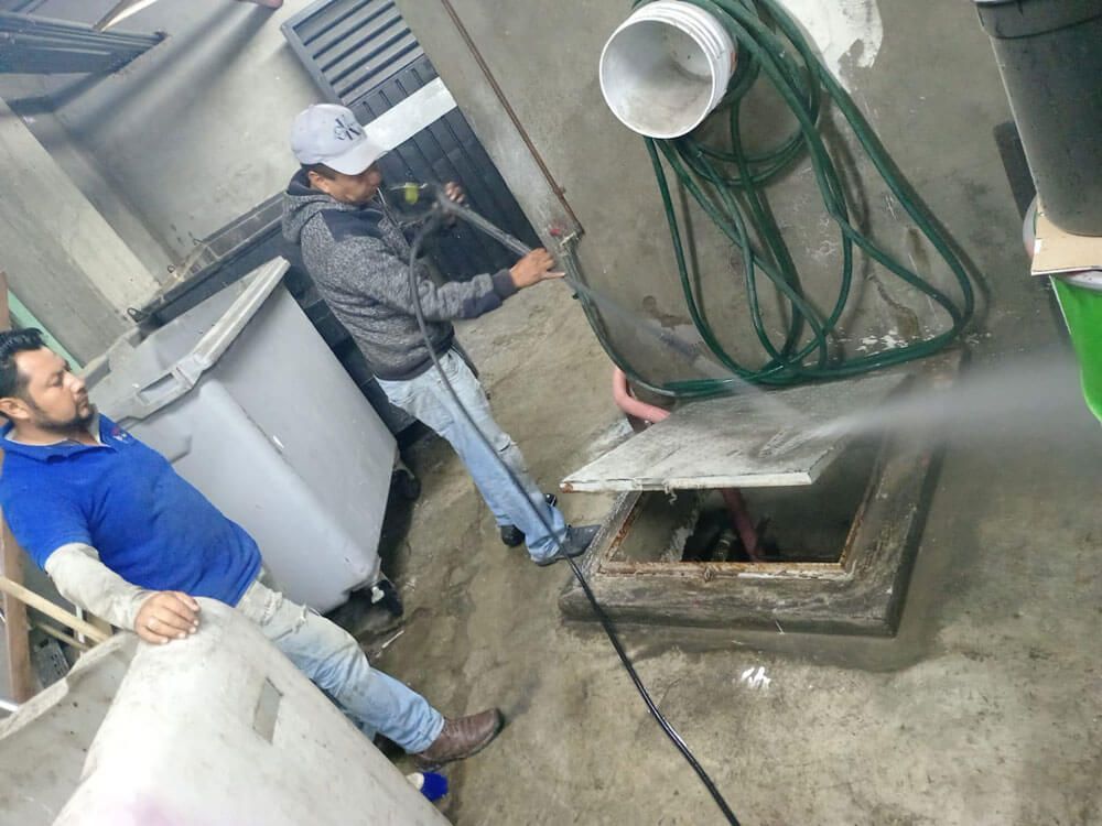 LAVA CISTERNAS Y PIPAS DE AGUA ASA   - 