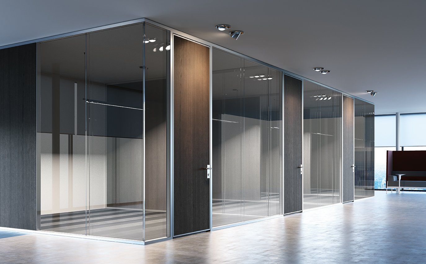 uffici con pareti in vetro e legno