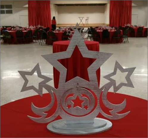 A table with a star shaped centerpiece on it