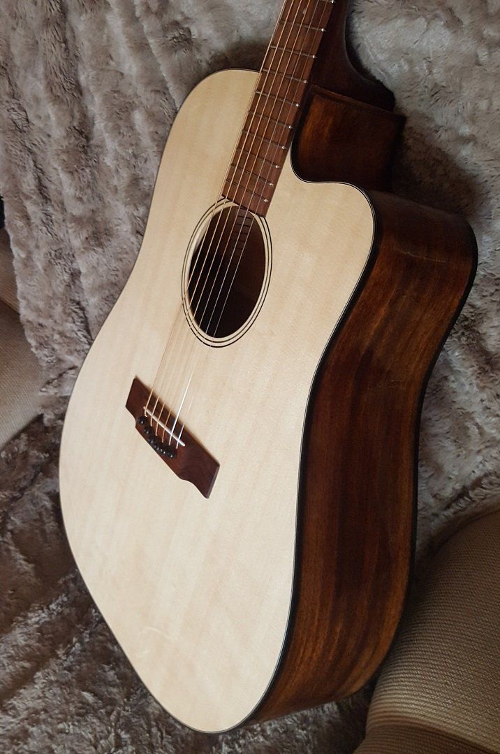 Lutz guitar