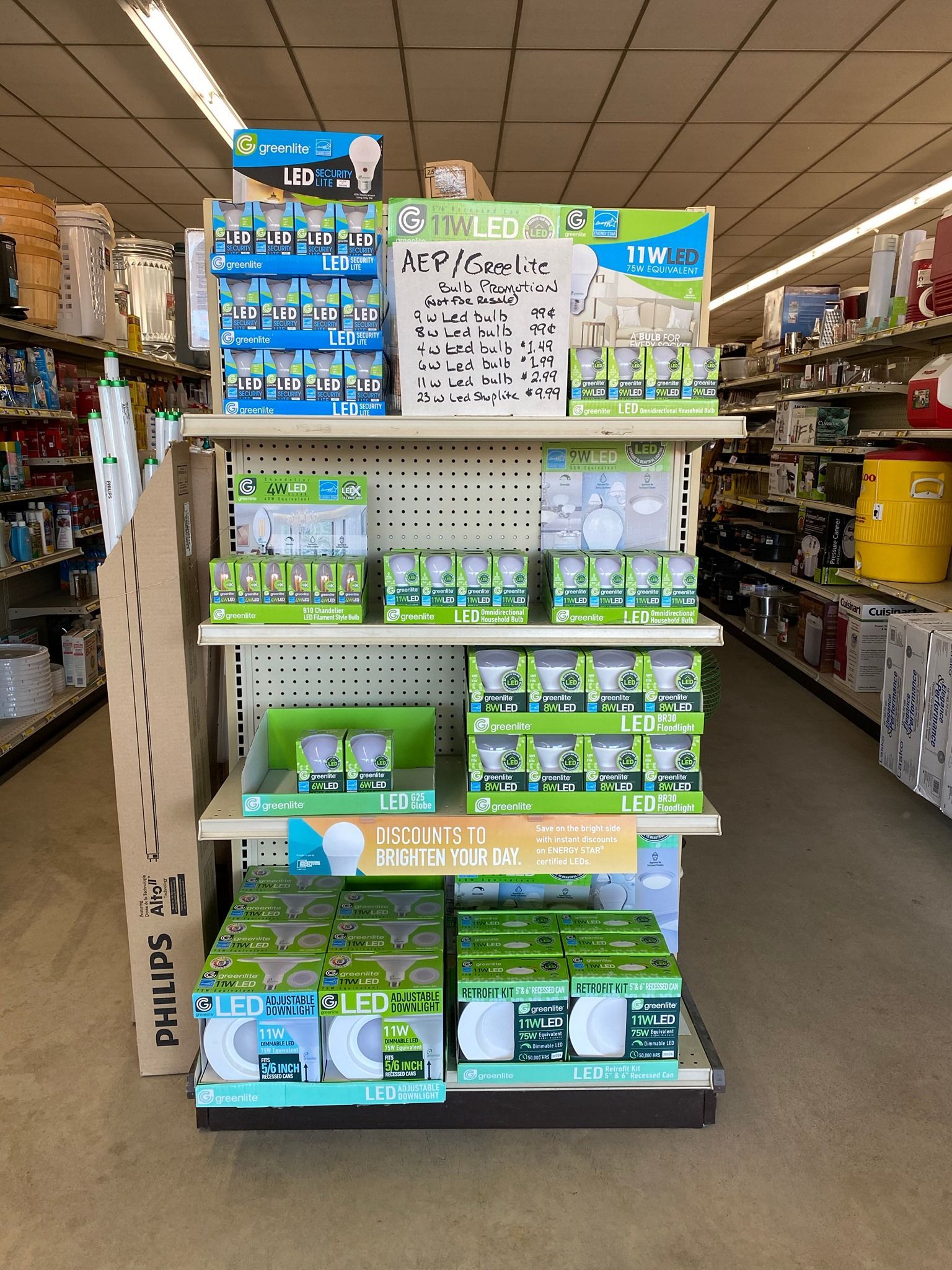 A shelf in a store filled with lots of light bulbs.