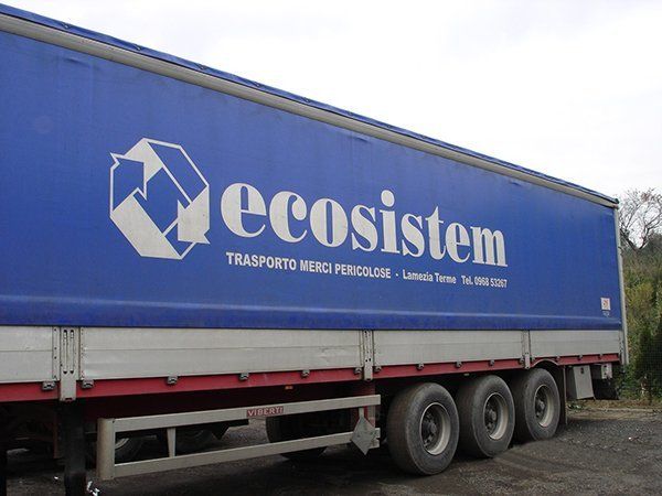 Camion con logo laterale