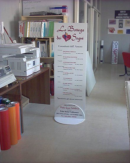 Stand pubblicitario all'interno di un ufficio