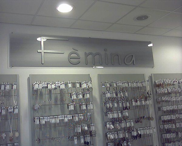 Angolo bigiotteria in un negozio