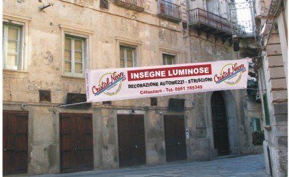 Striscione pubblicitario per esterni