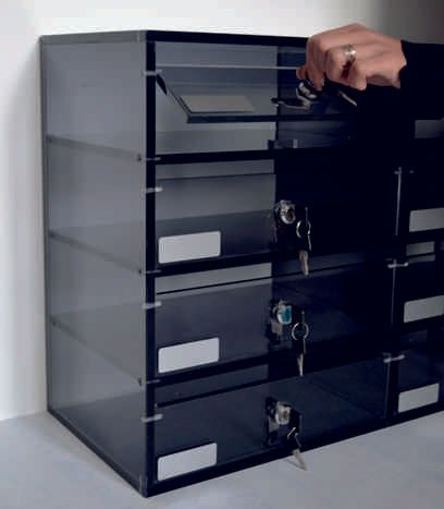 Vetrina nera in plexiglass