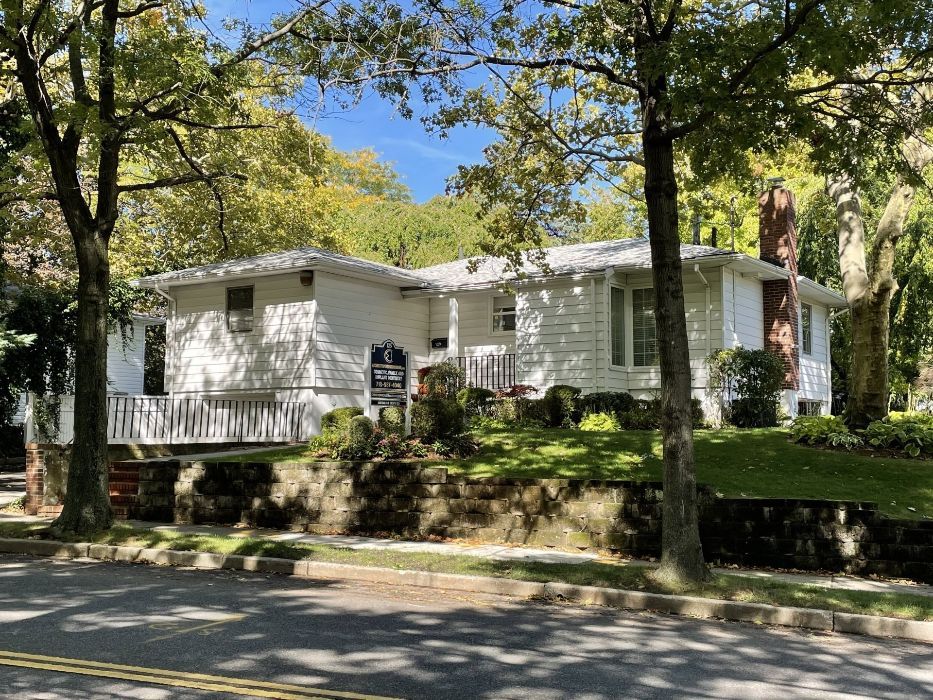 Dr. A. Christopher Bernardini office photo 1